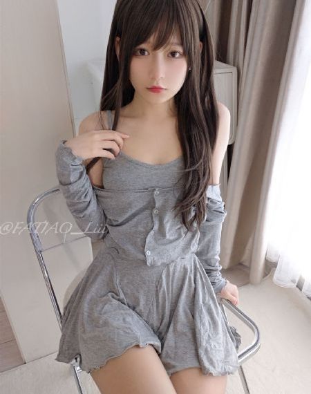 日韩精品最新在线跟班×服务_1080完整视频观看